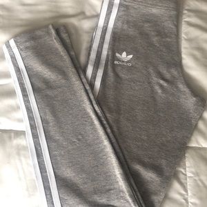 Adidas 3 stripe leggings in grey✨
